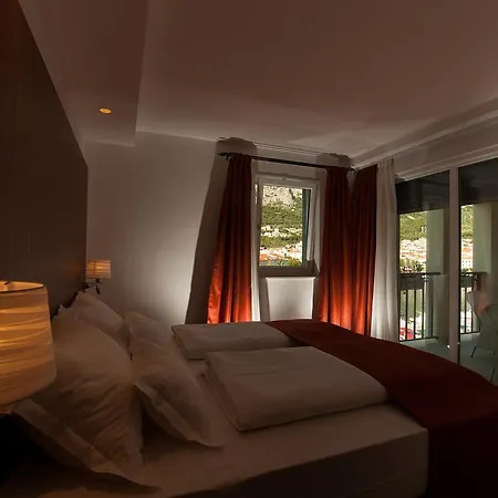 Miramare 4* מאקרסקה