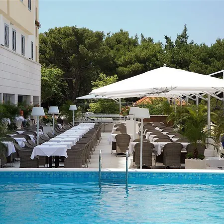 Miramare 4* מאקרסקה