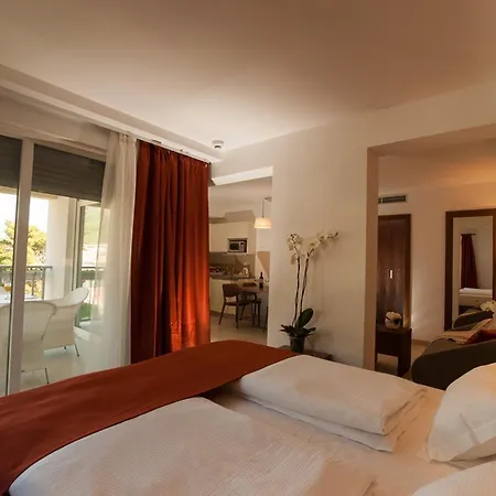 מלון Miramare 4*