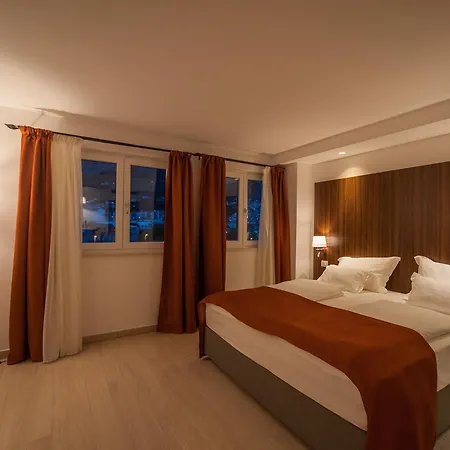 Готель Miramare Макарська