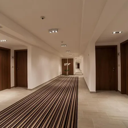 Готель Miramare Макарська