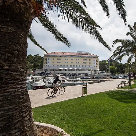 Ξενοδοχείο Miramare 4*