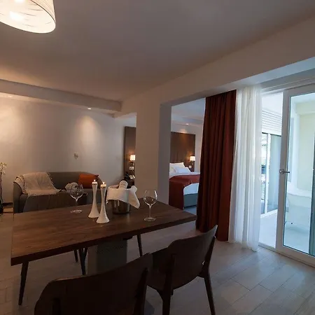 Miramare Готель