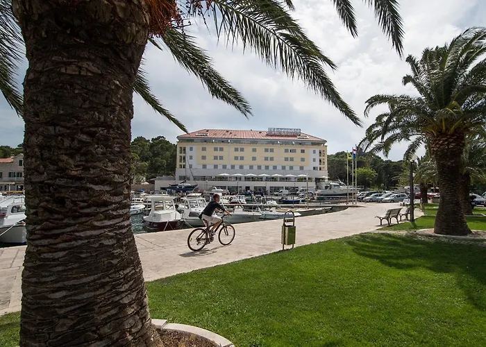 Ξενοδοχείο Miramare 4*